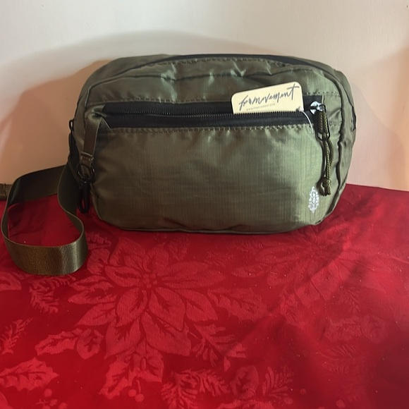 Free People Belt Bag NWT - Picture 3 of 7